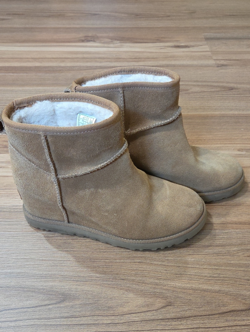 UGG Women's Short Femme Boot in Chestnut